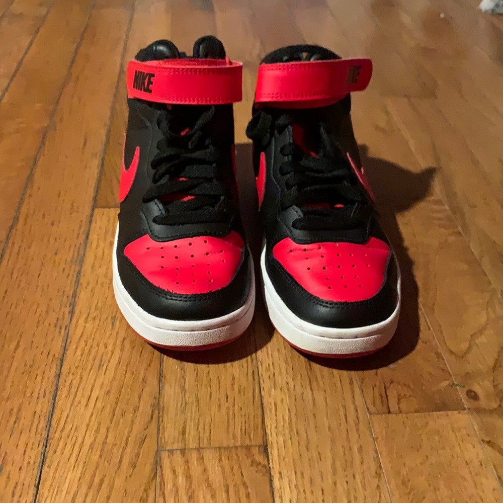 Air Jordans they have a Velcro good Quality although they are a little creased.